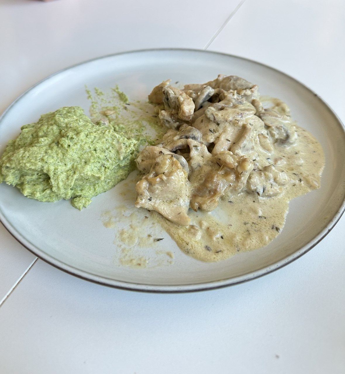 Kycklinggryta med broccolimos